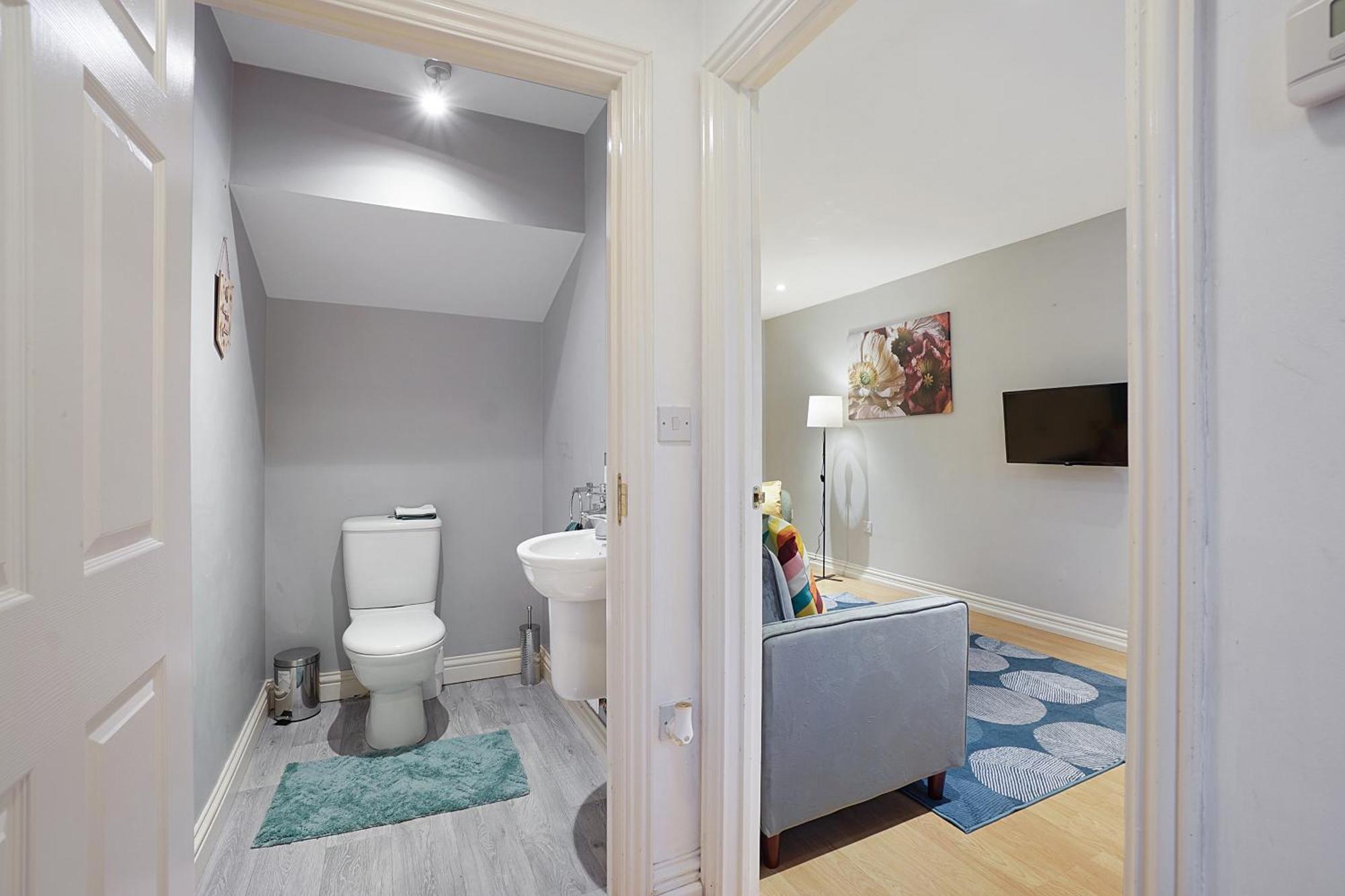 Comfortable Stylish Townhouse In Ashford Sleeps 5 Netflix 2 Parking Spaces Perfect For Contractors And Families Extérieur photo